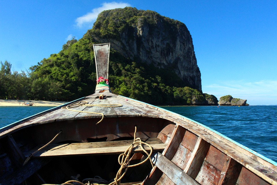 Explore Beautiful Ko Phi Phi Island on a Budget Thumbnail